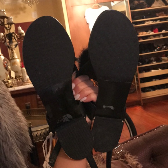 Pom Pom fur black ankle wrap sandals - Picture 3 of 4